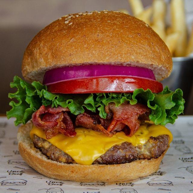 Bacon Cheeseburger + papas a la francesa