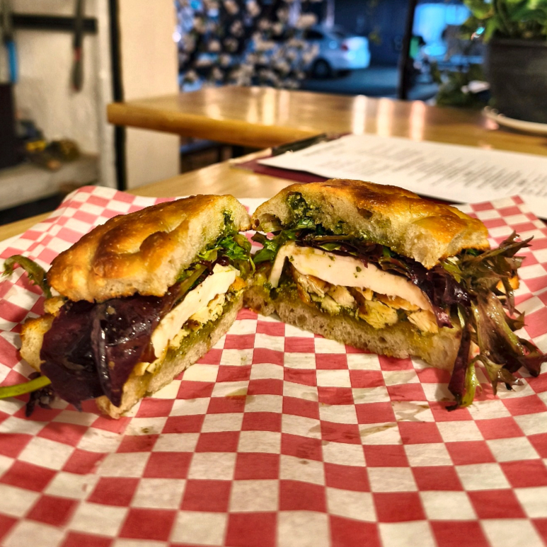 Sandwich Focaccia Pollo al Pesto