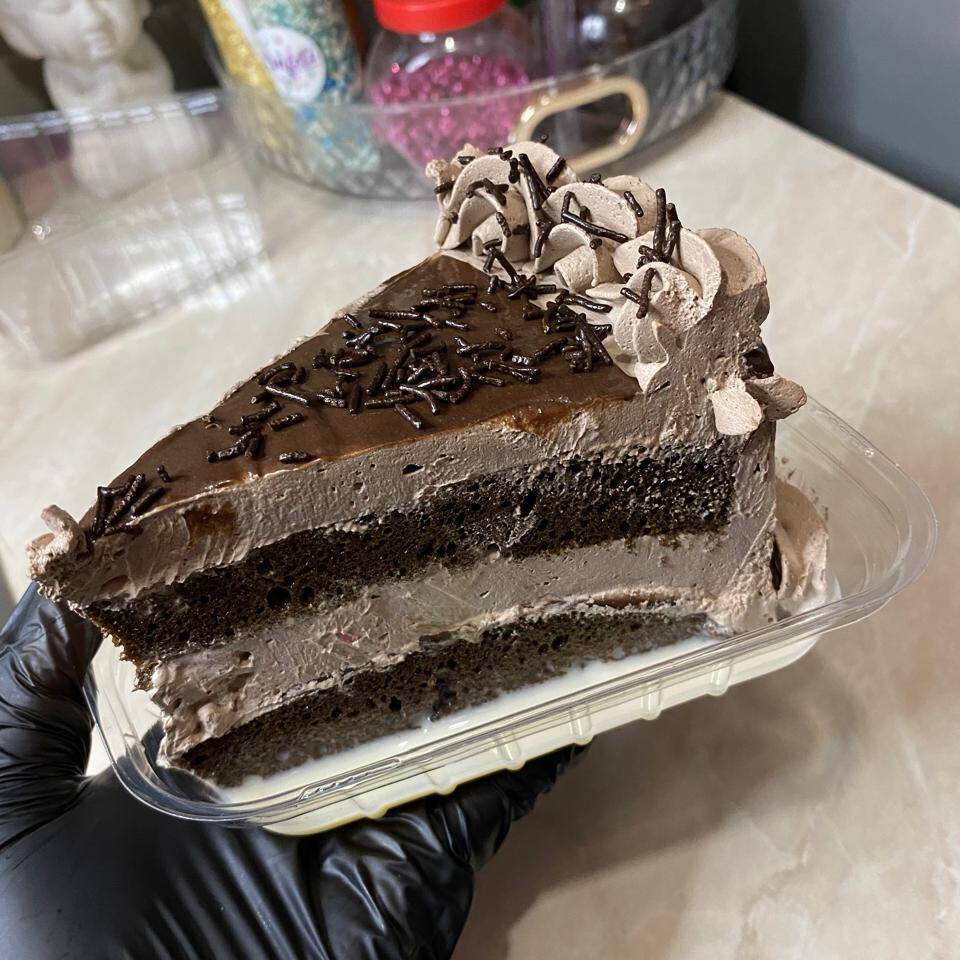 Rebanada de pastel de chocolate 3 lecheS