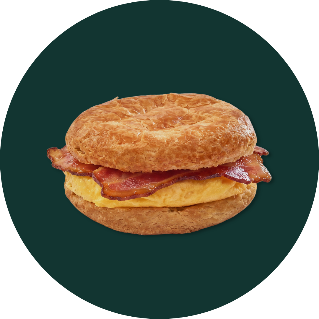 Sándwich Hojaldrado de Tocineta y Huevo