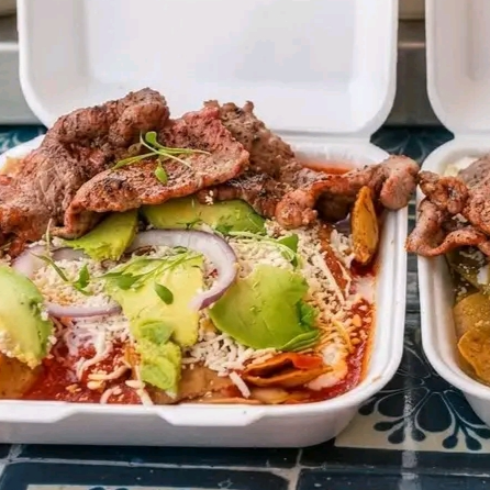 Chilaquiles con Bistec Asado