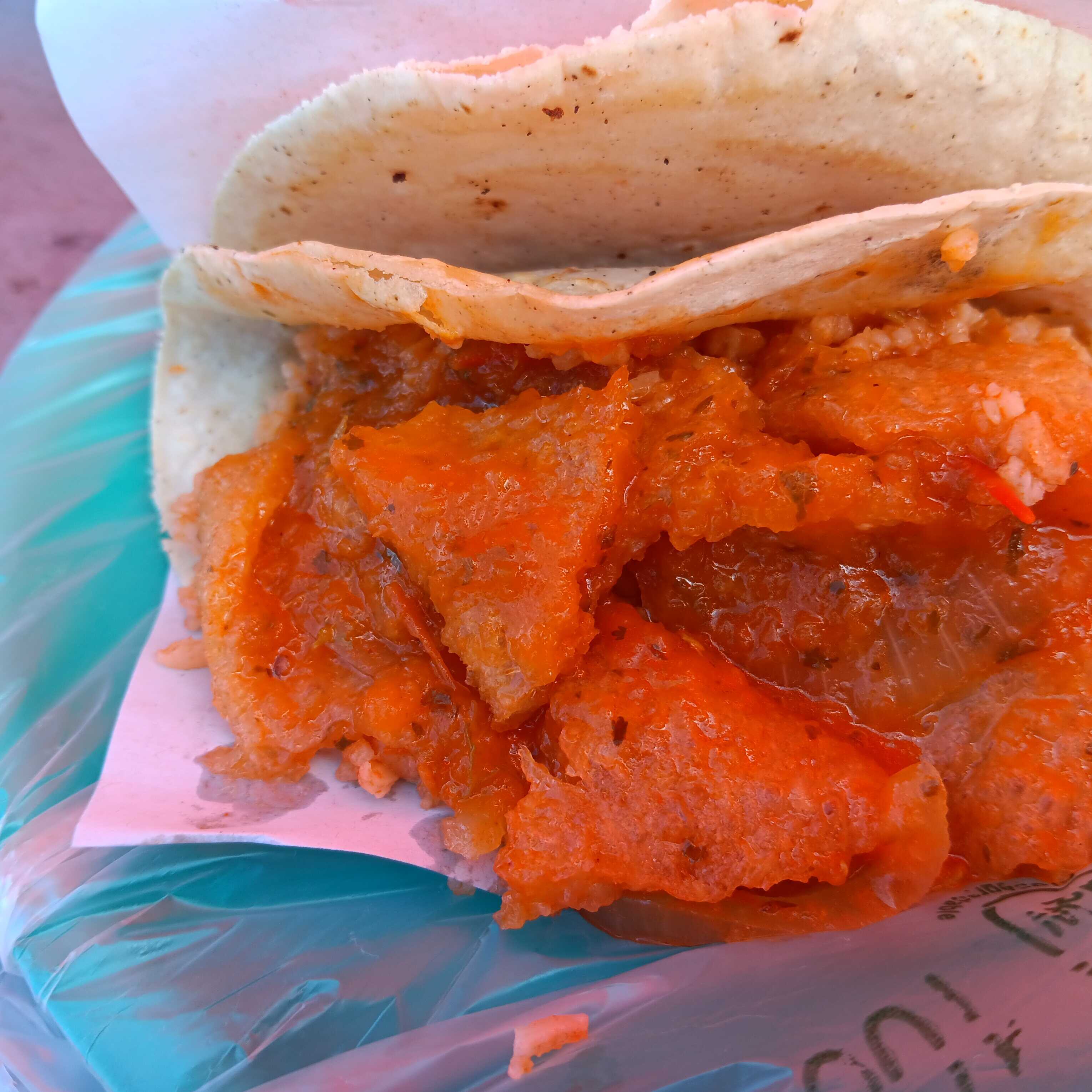 Taco Chicharron en Salsa Roja