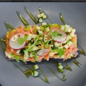 Toast Aguacate y Salmon