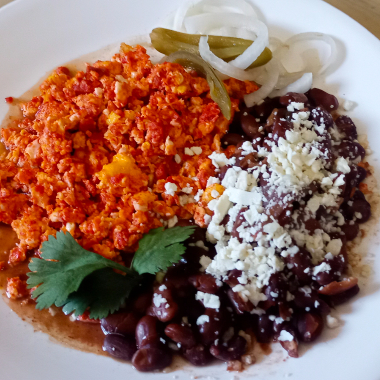 Huevos con Chorizo