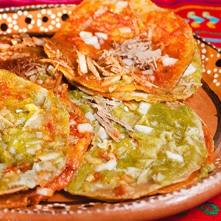 Chalupas con Carne de Res o de Pollo