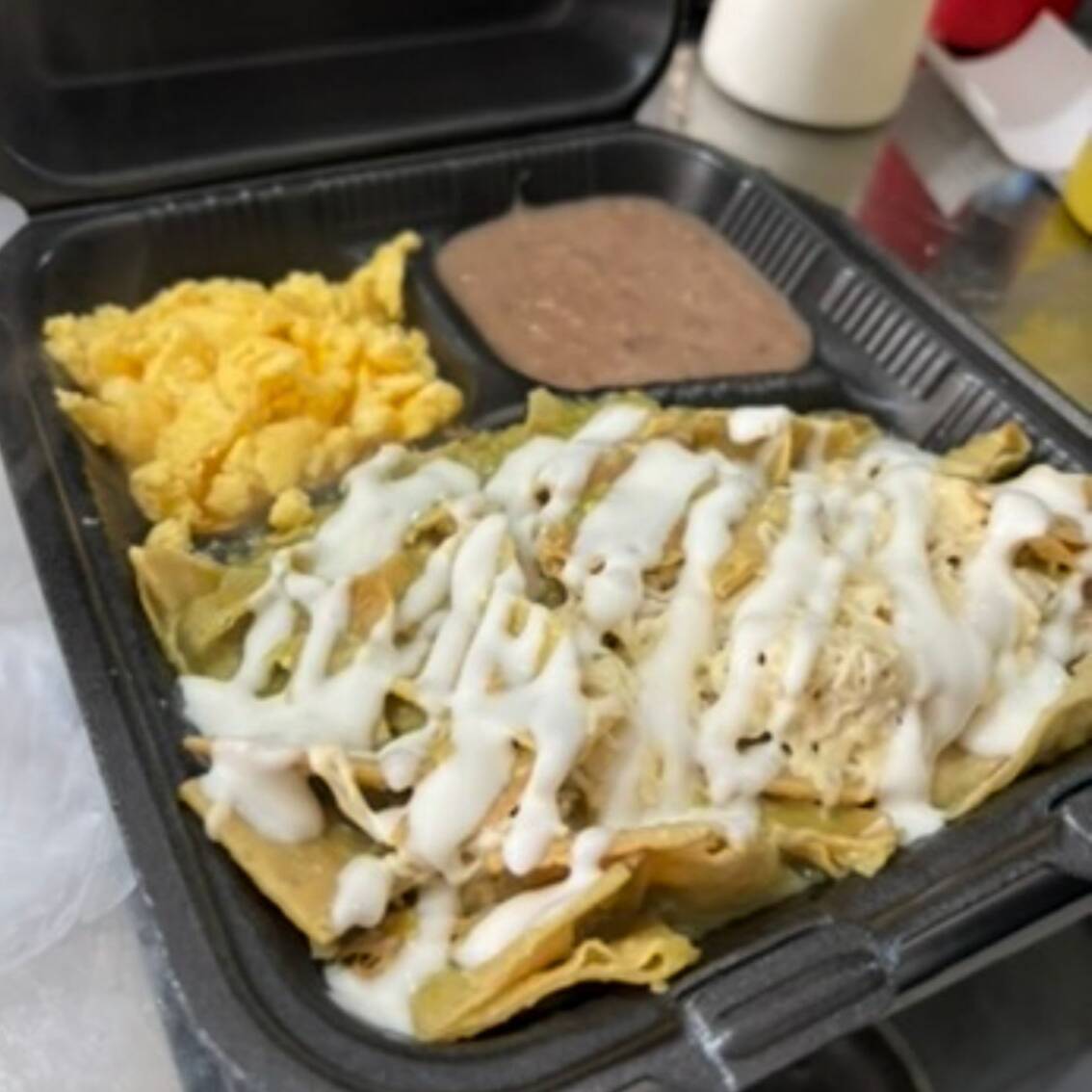 DESAYUNO SENCILLO (CHILAQUILES + HUEVO + FRIJOLES)