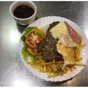 Acompanhamento: arroz, feijão, farofa, batata frita e salada