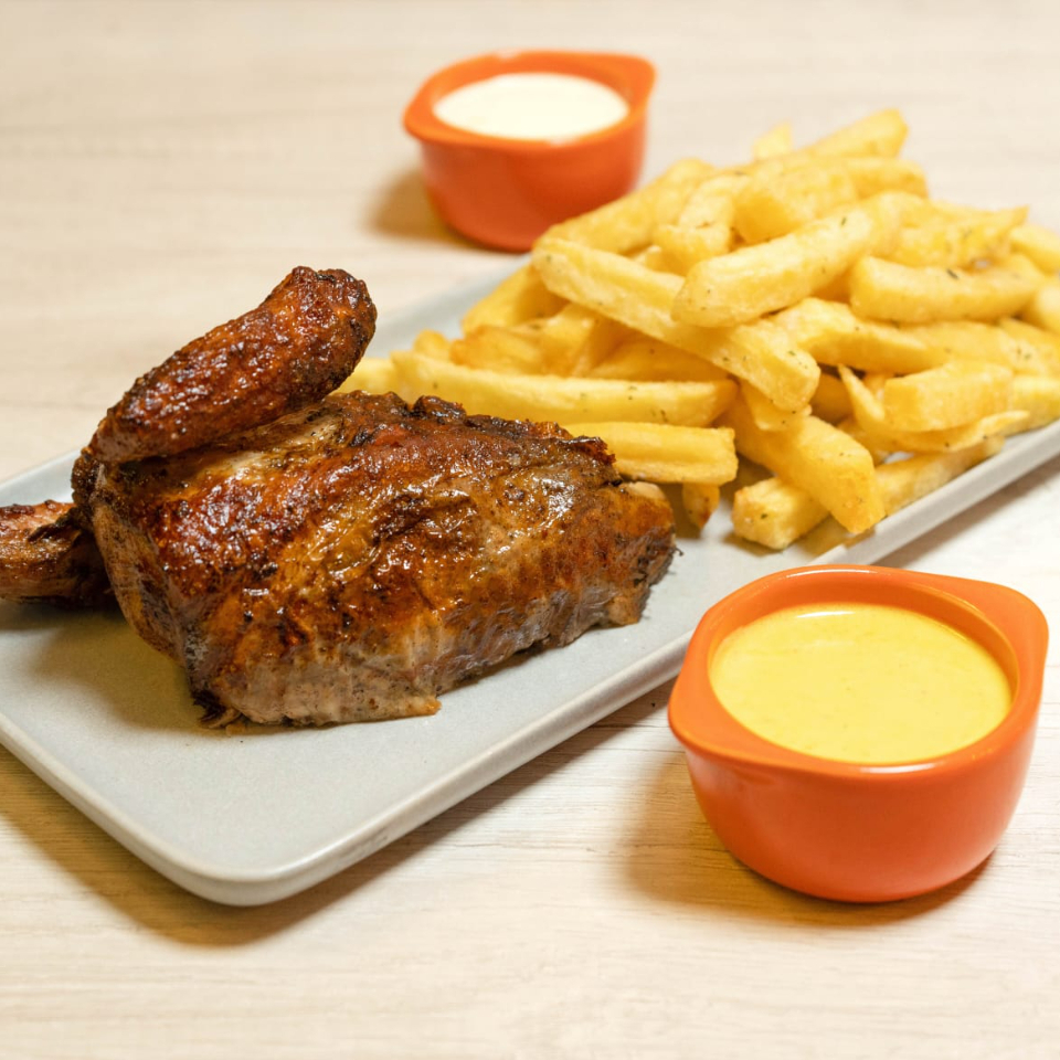 1/4 de Pollo a la leña + Papas Fritas