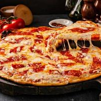 Massa fina, Calabresa, cebola, molho de tomate