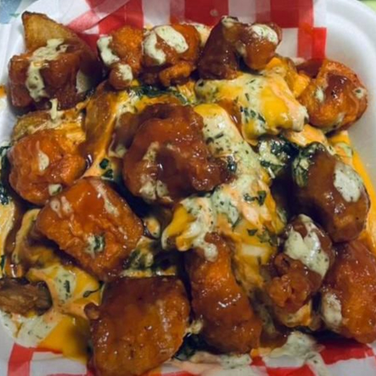 Papas con Boneless y Queso Cheddar
