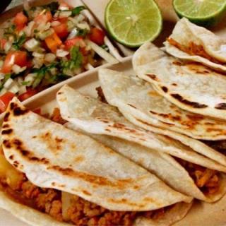 Taco Deshebrada en Maíz o Harina