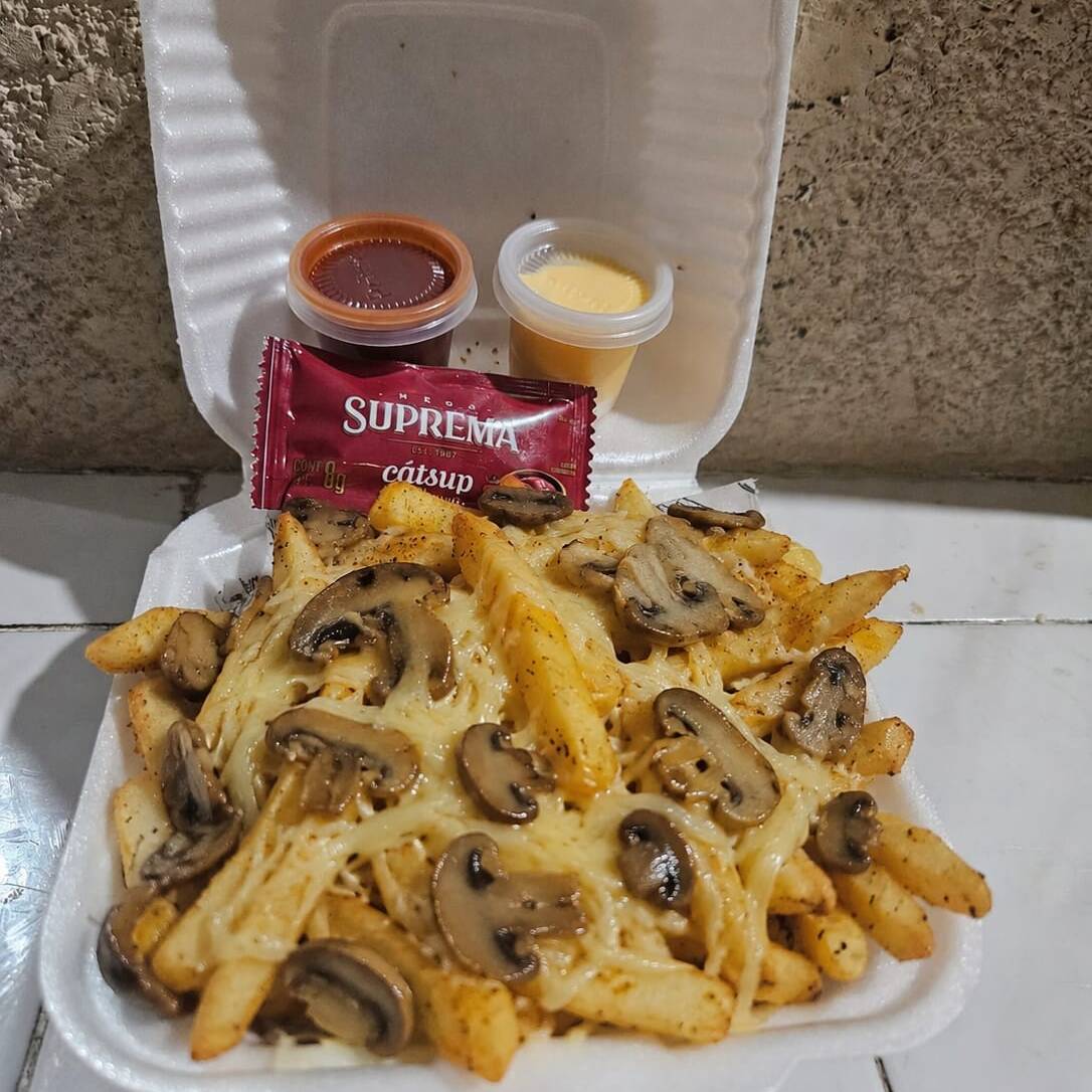 Orden de francesa con queso y champiñones