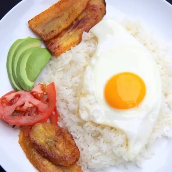 🍳Arroz Blanco con Huevo Estrellado