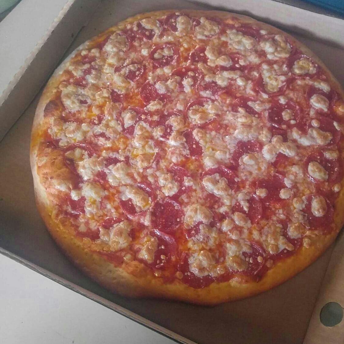 Pizza extra grande de 3 ingredientes+2 aderezos