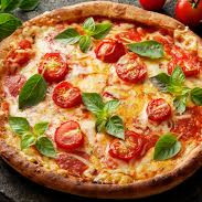 Mussarela, tomate e manjericão.