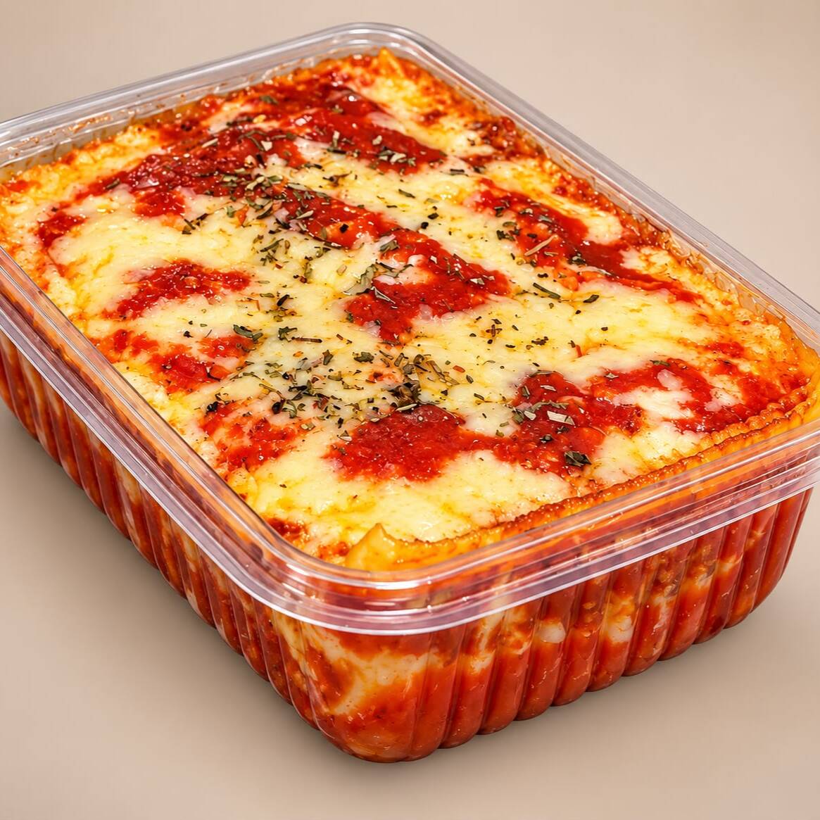 massa caseira molho vermelho presunto carne e mussarela.
