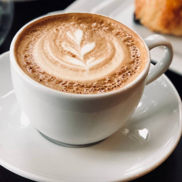 Nessa opção temos: Café Expresso, Café com Leite, Café com Nutella, Chocolate e muitos mais. Clique e peça a sua opção!
