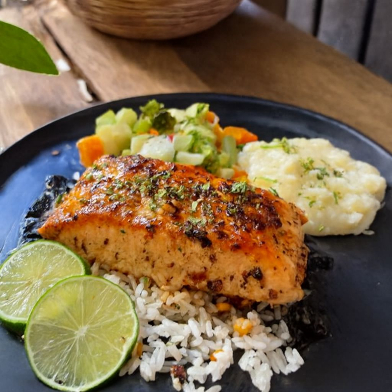 Salmón a la Mantequilla y Finas Hierbas