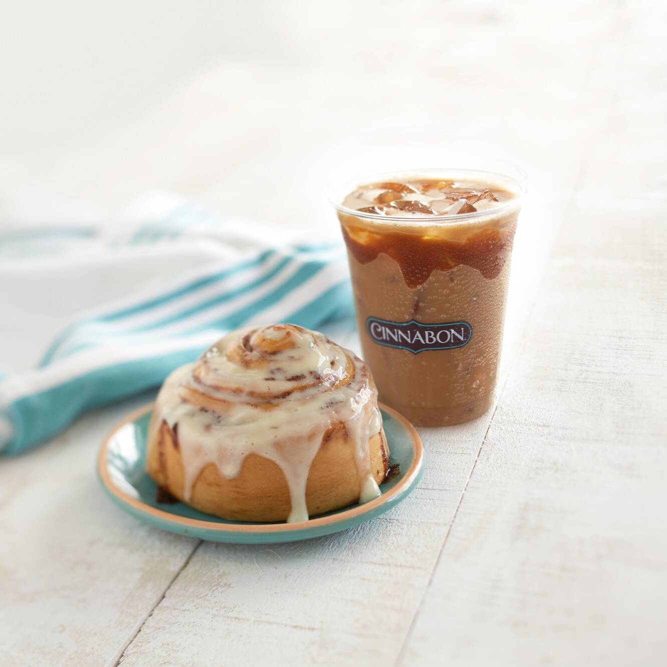 Cinnabon Clásico + Latte 12 Oz