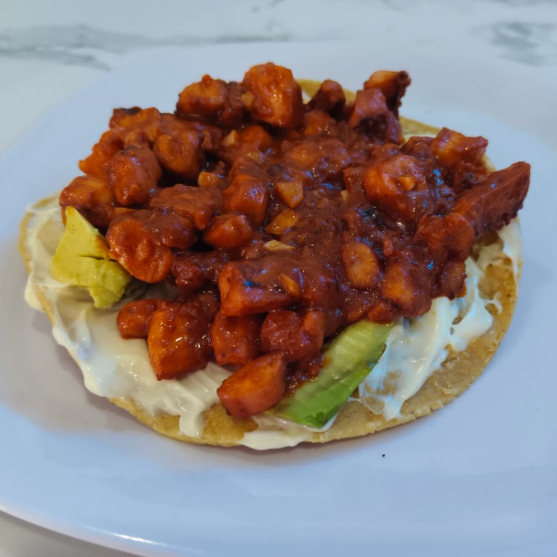 TOSTADA DE PULPO ADOBADO
