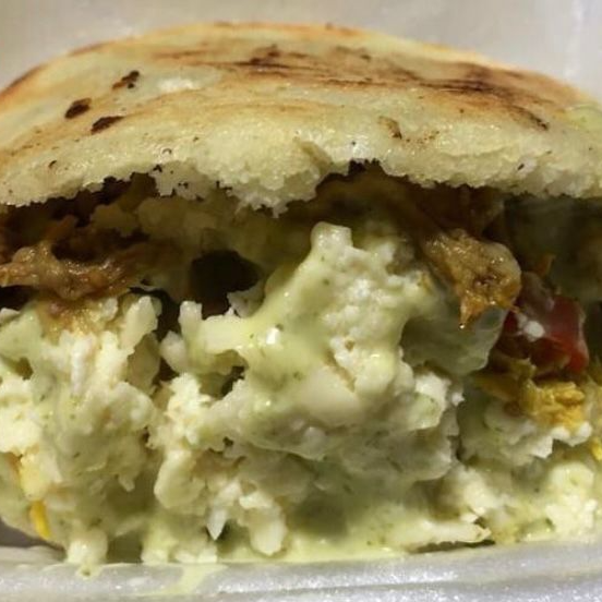 AREPA MIXTA (CARNE Y POLLO)