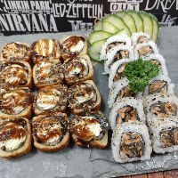 24 Hot Filadélfia Crocante • 24 Uramaki Salmão Skin • 24 Hot Skin Crocante.