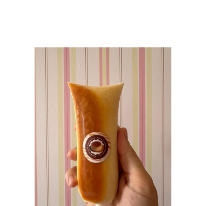 Feito com uma base de pudim super cremosa e finalizado com uma deliciosa calda de caramelo, garantindo um sabor clássico e irresistível.