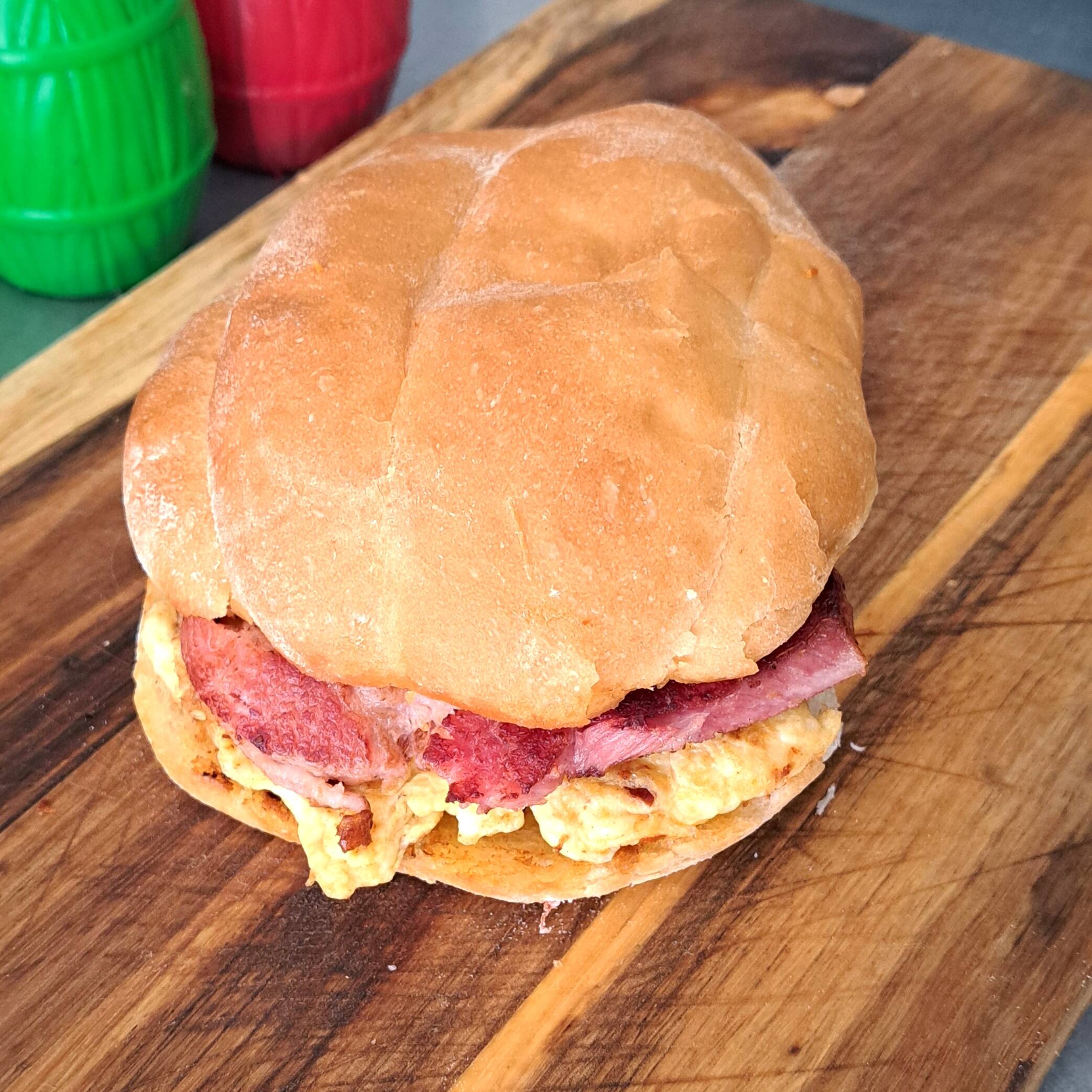 Torta de Huevo con Chuleta Ahumada