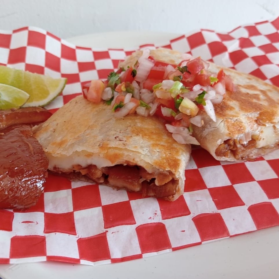 Quesadilla de Harina C/Carnitas, Indicar Producto
