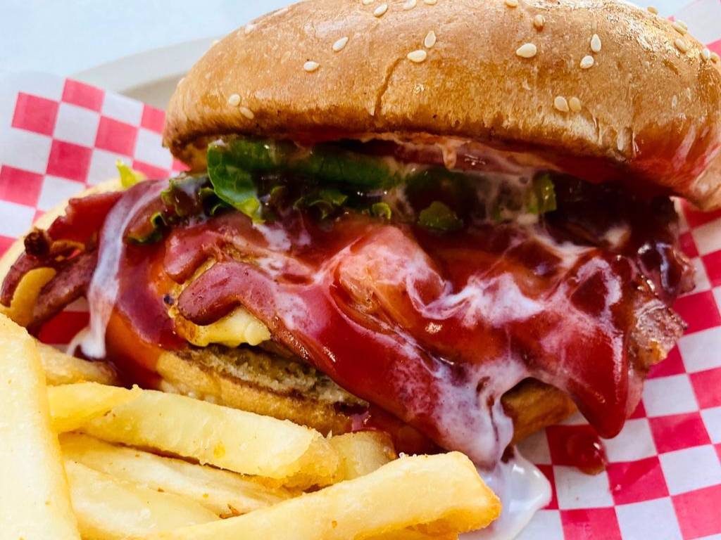 HAMBURGUESA CON PIÑA LA ESPECIAL + 1 COCA COLA