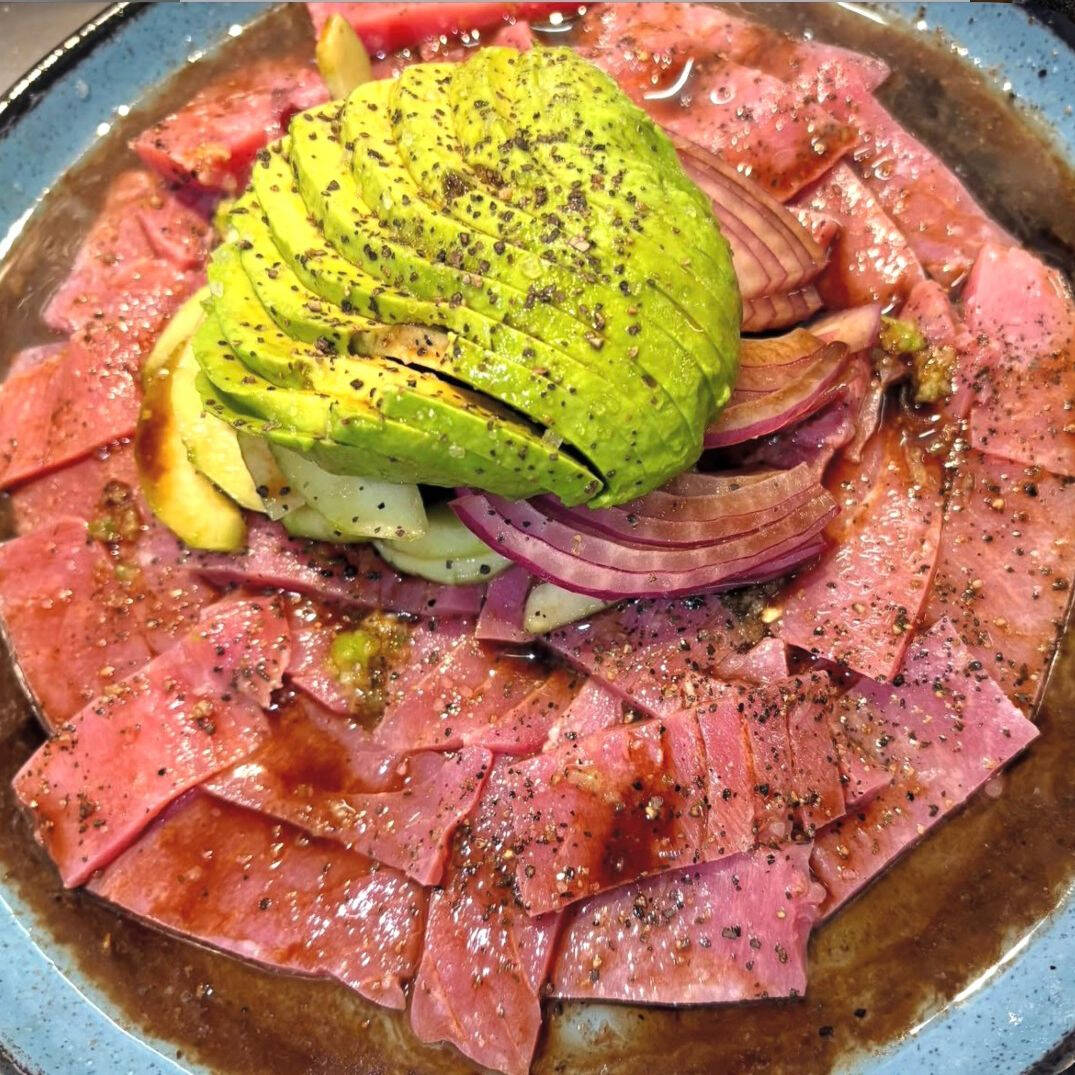 Tostada de Aguachiles de Atún Fresco