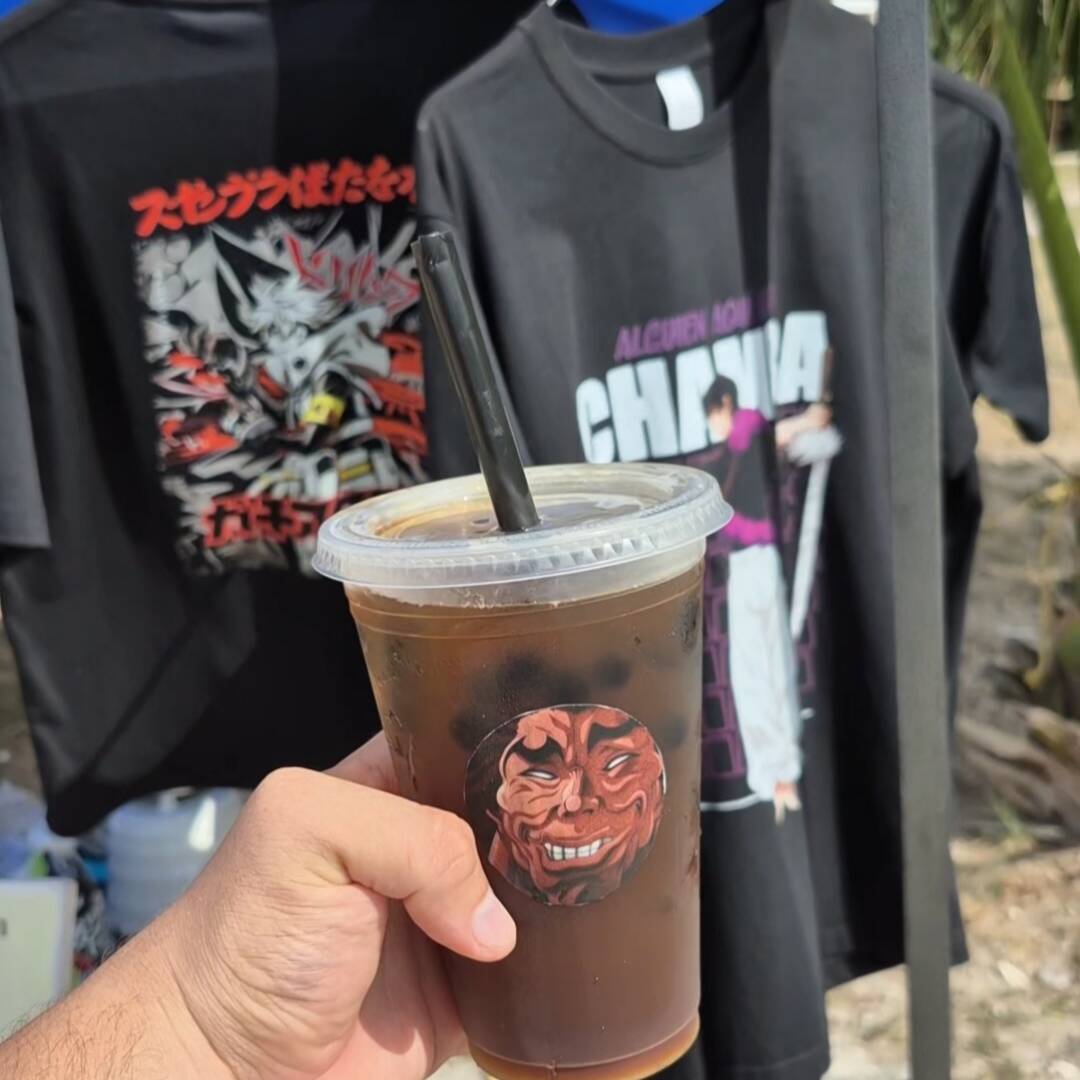Playera anime al azar + Bebida saramambiche