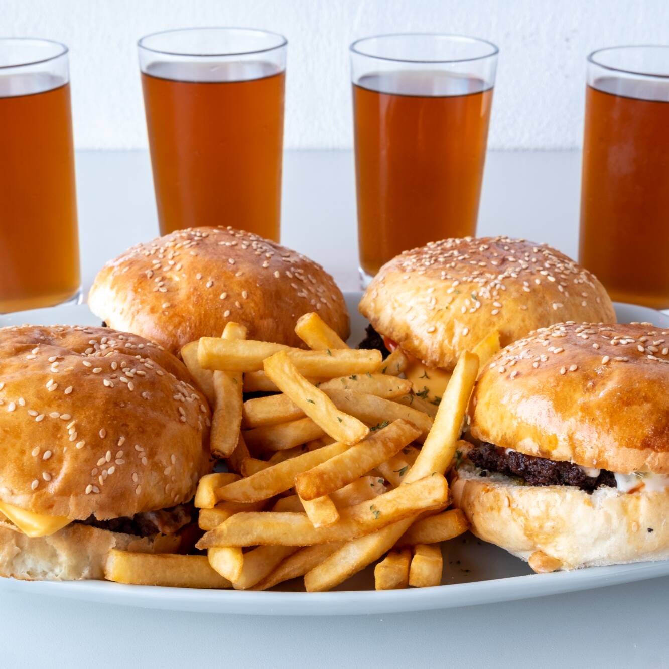 Combo 3; 4 Cheesburger +4 Papas + 4te Frio