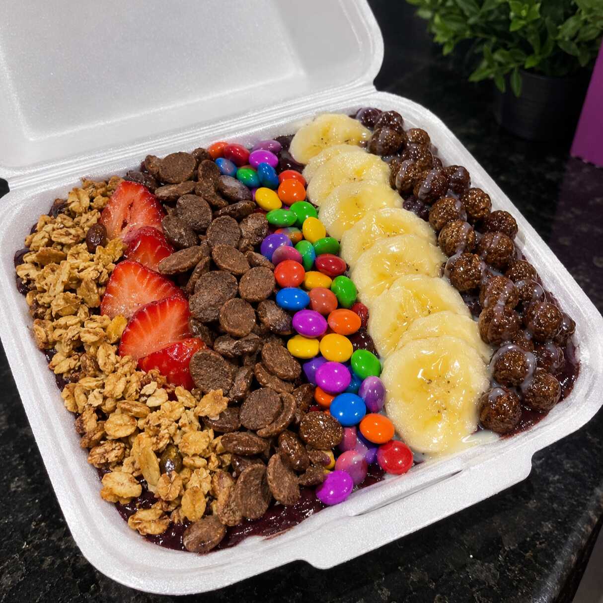 Açai cremoso e geladinho na medida certa. Escolha ate 7 complemento para monta do seu jeito. Perfeito
com granola, pó de amendoim, Xerém , pó de paçoca, msm confetes , cereais, jujuba leite condensado , leite, calda de morango para matar aquela vontade de um doce Após lanche