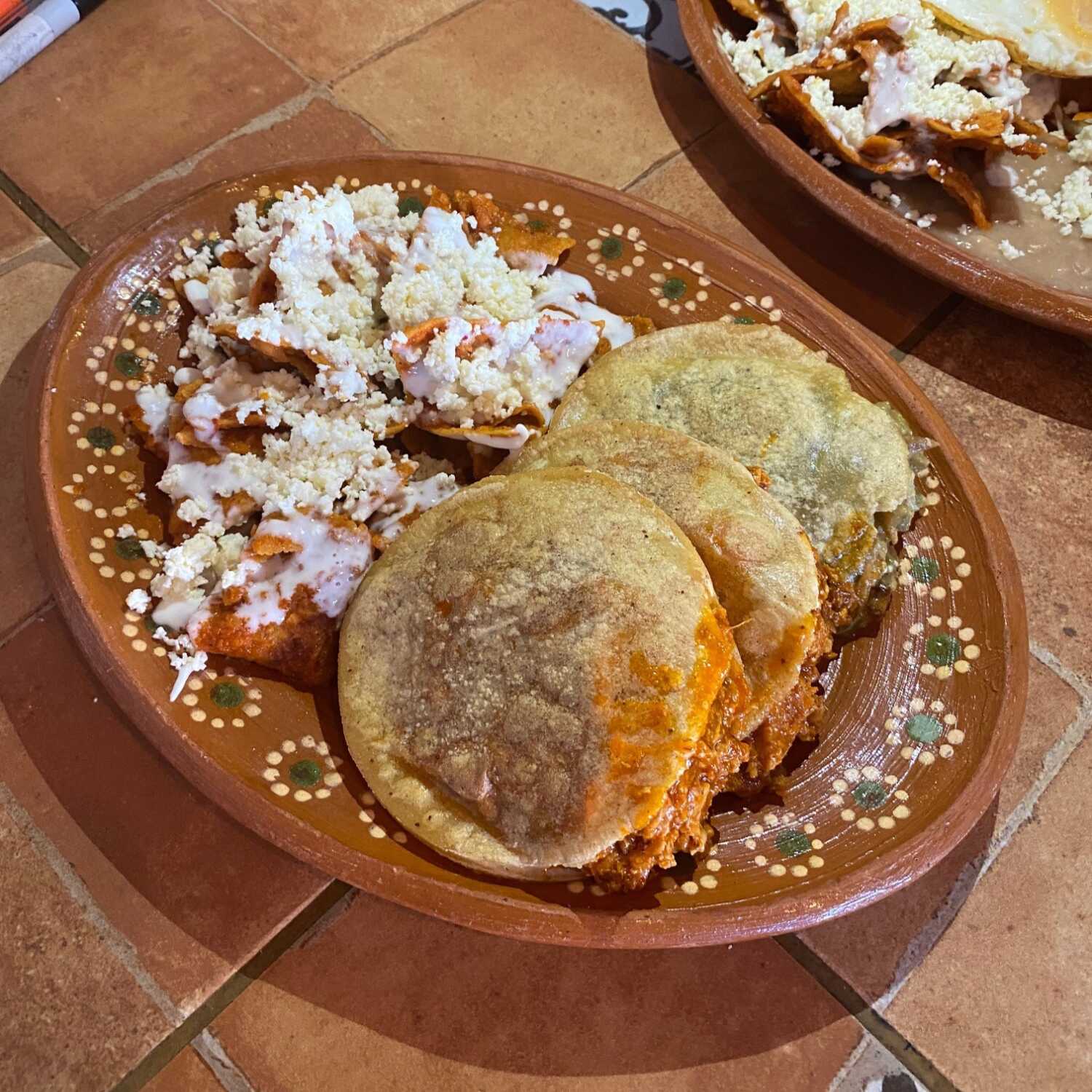 3 Gorditas y Chilaquiles