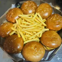 8 Hambúrgueres Artesanais acompanha 4x Batata Frita. Escolha abaixo o seu Burguer favorito. - Ganhe um Refrigerante 2 Litros.