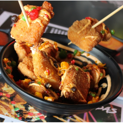 BROCHETAS DE POLLO Y QUESO