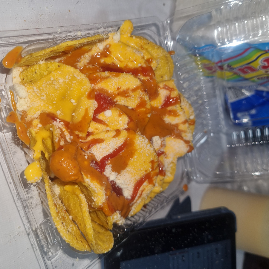 Nachos con queso amarillo