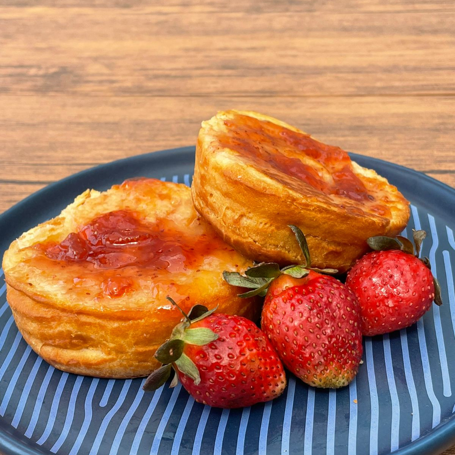 CON MANTEQUILLA O MERMELADA