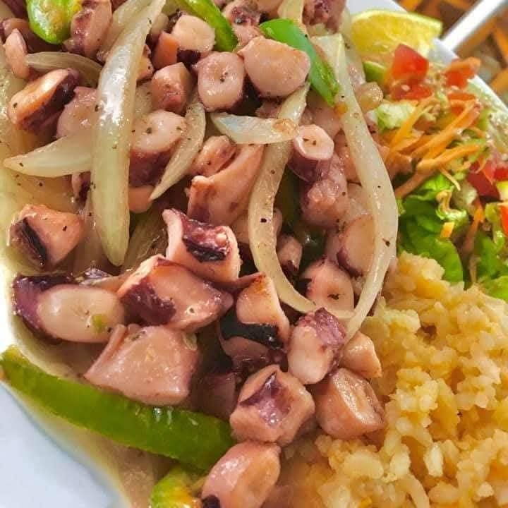 Pulpo Encebollado