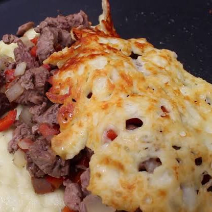 Costra de Queso Asadero con Carne