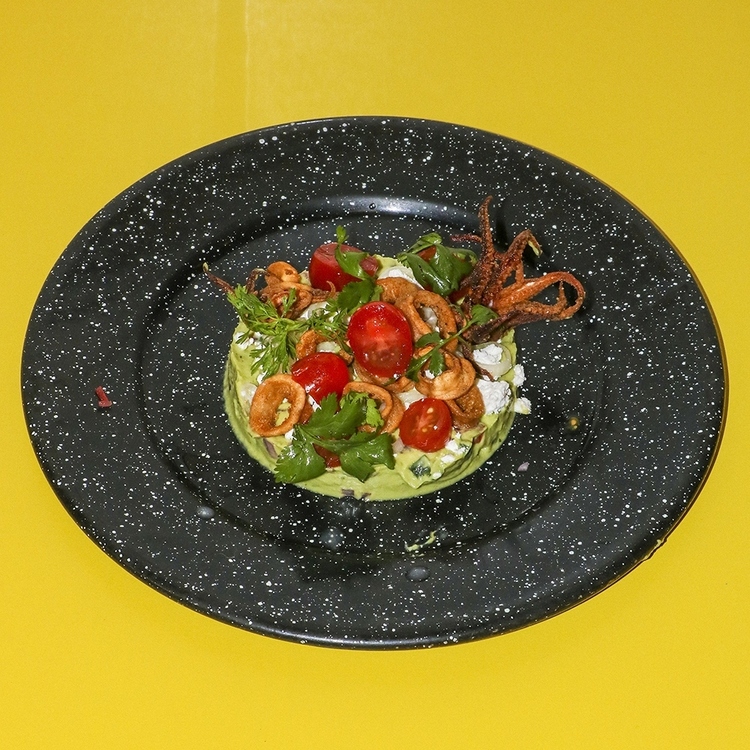 GUACAMOLE CON CALAMARES FRITOS