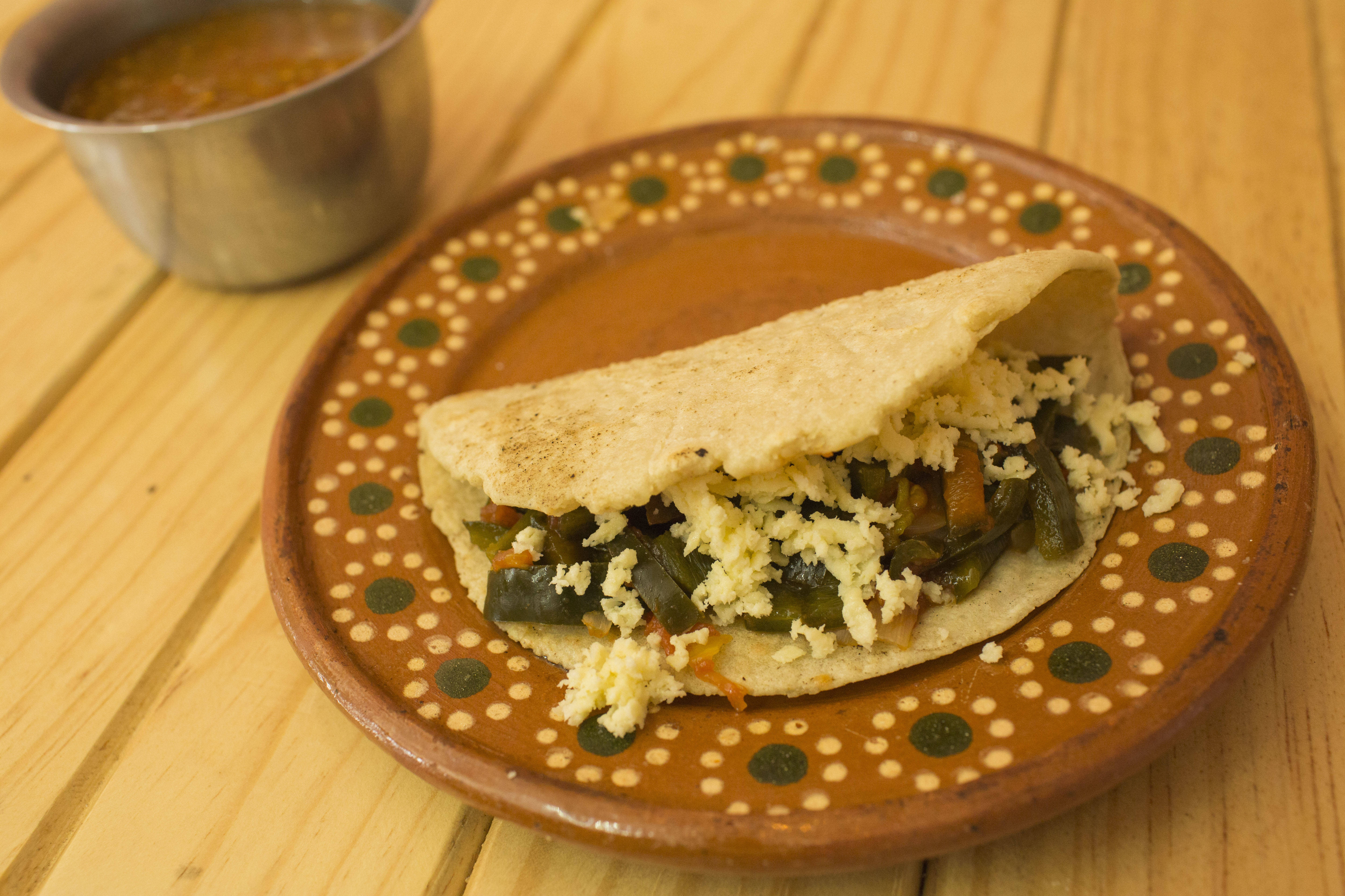 Taco de Rajas con Queso