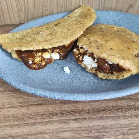 Gordita y Quesadilla de Chile Negro