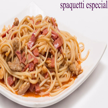 Spaguetti con pollo picado