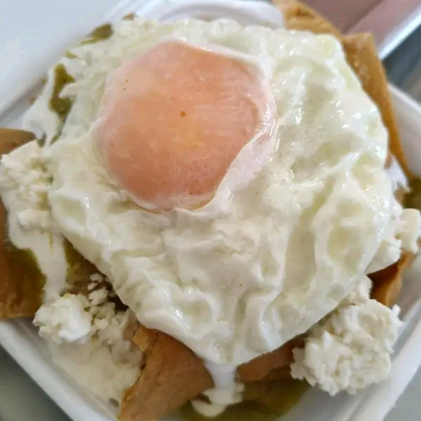 Chilaquiles con Huevo Estrellado