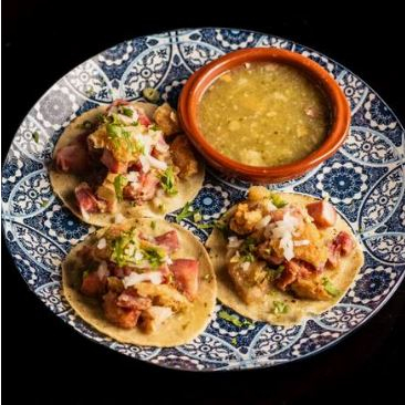 Tacos Chicharrón en salsa verde