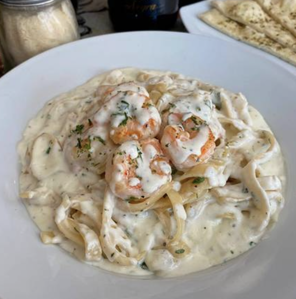 Pasta alfredo con camaron.