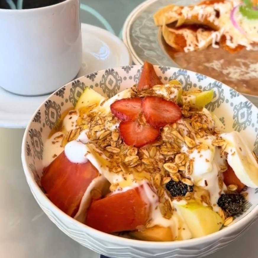 Fruta de temporada con yogurt