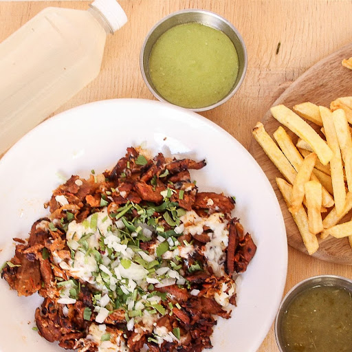 Orden a elegir + Papas + Bebidas